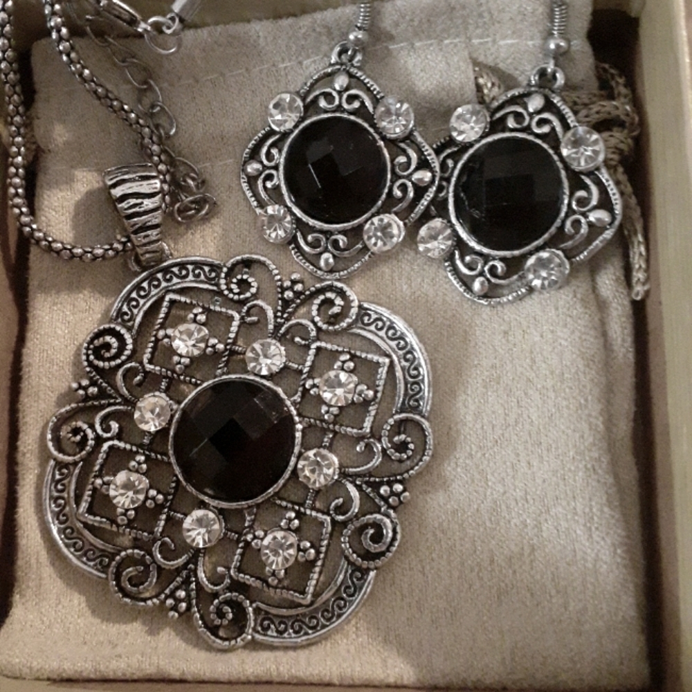 VINTAGE Monet Black Oynx Set